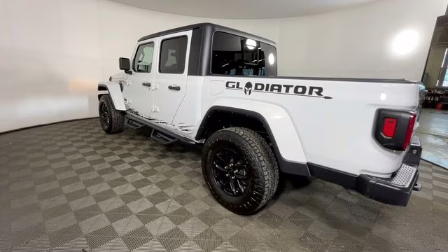 2022 Bright White Clearcoat Jeep Gladiator Altitude 4X4 Truck