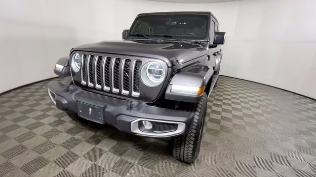 2021 Granite Crystal Metallic Clearcoat Jeep Gladiator Overland 4X4 Truck