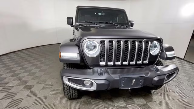 2021 Granite Crystal Metallic Clearcoat Jeep Gladiator Overland 4X4 Truck