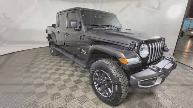 2021 Granite Crystal Metallic Clearcoat Jeep Gladiator Overland 4X4 Truck