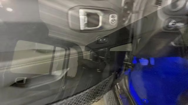 2021 Granite Crystal Metallic Clearcoat Jeep Gladiator Overland 4X4 Truck