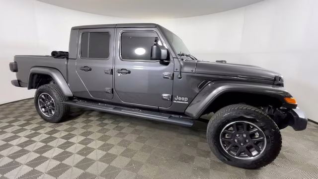2021 Granite Crystal Metallic Clearcoat Jeep Gladiator Overland 4X4 Truck