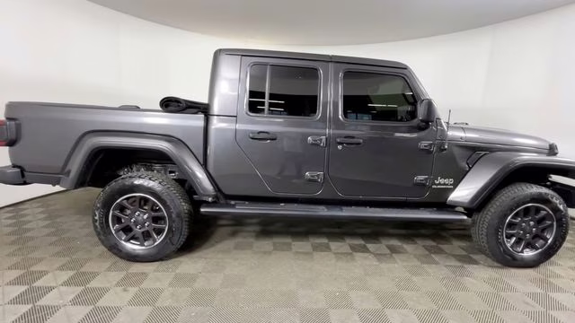 2021 Granite Crystal Metallic Clearcoat Jeep Gladiator Overland 4X4 Truck