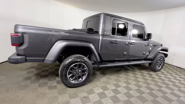 2021 Granite Crystal Metallic Clearcoat Jeep Gladiator Overland 4X4 Truck