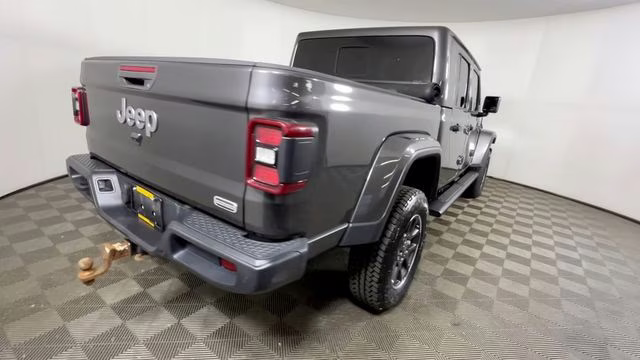 2021 Granite Crystal Metallic Clearcoat Jeep Gladiator Overland 4X4 Truck