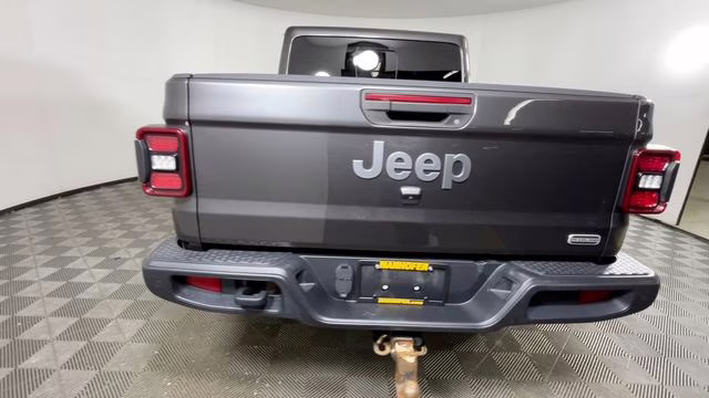 2021 Granite Crystal Metallic Clearcoat Jeep Gladiator Overland 4X4 Truck