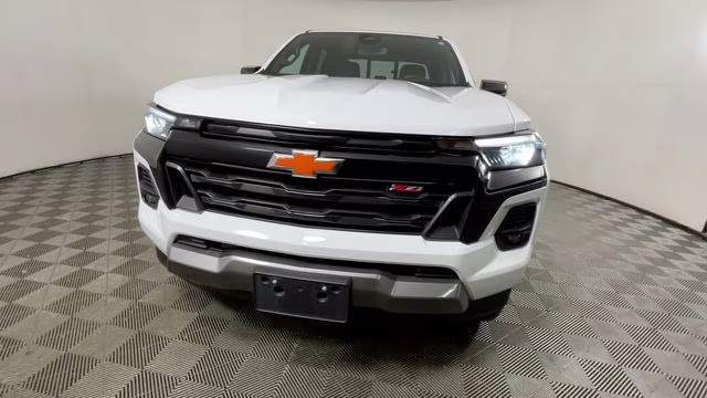 2024 Summit White Chevrolet Colorado Z71 4X4 Truck