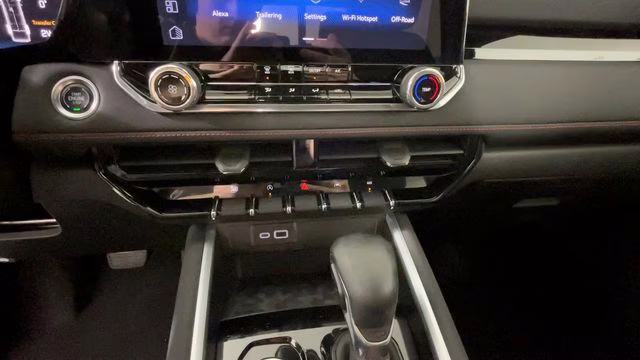 2024 Summit White Chevrolet Colorado Z71 4X4 Truck