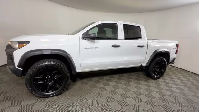 2025 Summit White Chevrolet Colorado Trail Boss 4X4 Truck