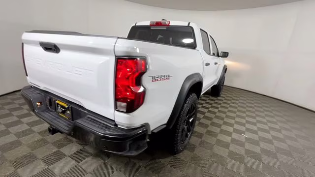 2025 Summit White Chevrolet Colorado Trail Boss 4X4 Truck