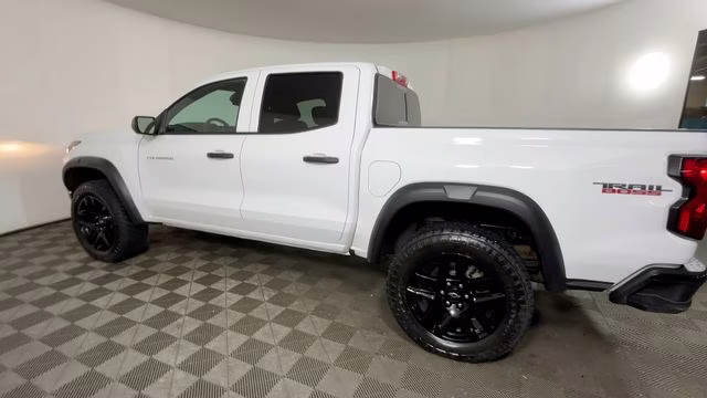 2025 Summit White Chevrolet Colorado Trail Boss 4X4 Truck
