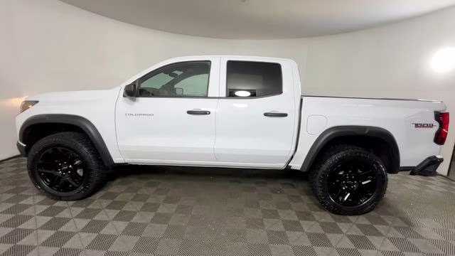 2025 Summit White Chevrolet Colorado Trail Boss 4X4 Truck