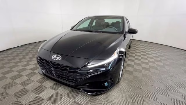 2023 Onyx Black Hyundai Elantra SE FWD Sedan