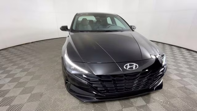 2023 Onyx Black Hyundai Elantra SE FWD Sedan