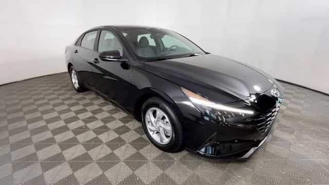 2023 Onyx Black Hyundai Elantra SE FWD Sedan