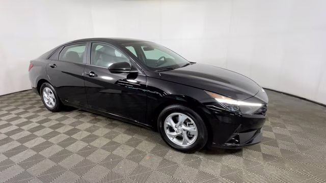 2023 Onyx Black Hyundai Elantra SE FWD Sedan
