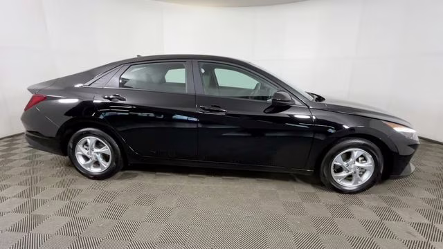 2023 Onyx Black Hyundai Elantra SE FWD Sedan