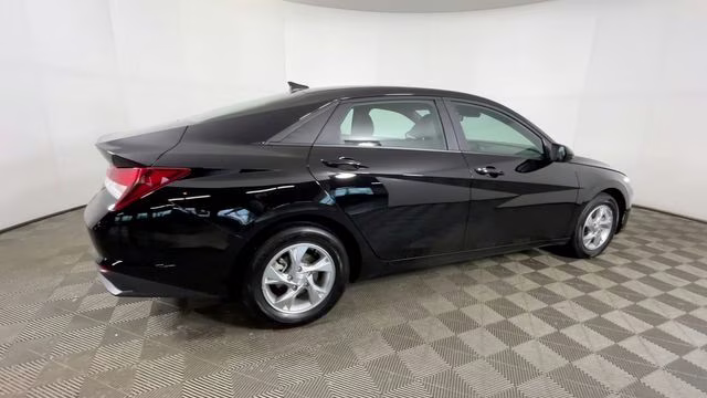 2023 Onyx Black Hyundai Elantra SE FWD Sedan