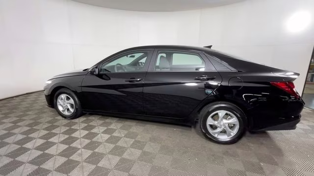2023 Onyx Black Hyundai Elantra SE FWD Sedan