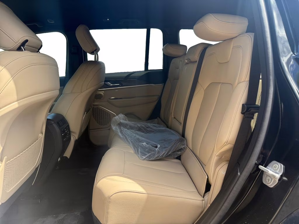2026 Diamond Black Crystal Pearlcoat Jeep Grand Cherokee Limited 4X4 SUV