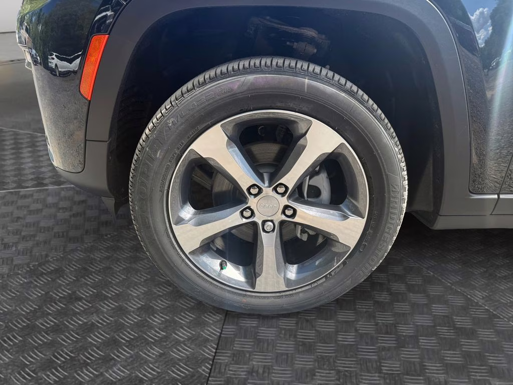 2026 Diamond Black Crystal Pearlcoat Jeep Grand Cherokee Limited 4X4 SUV