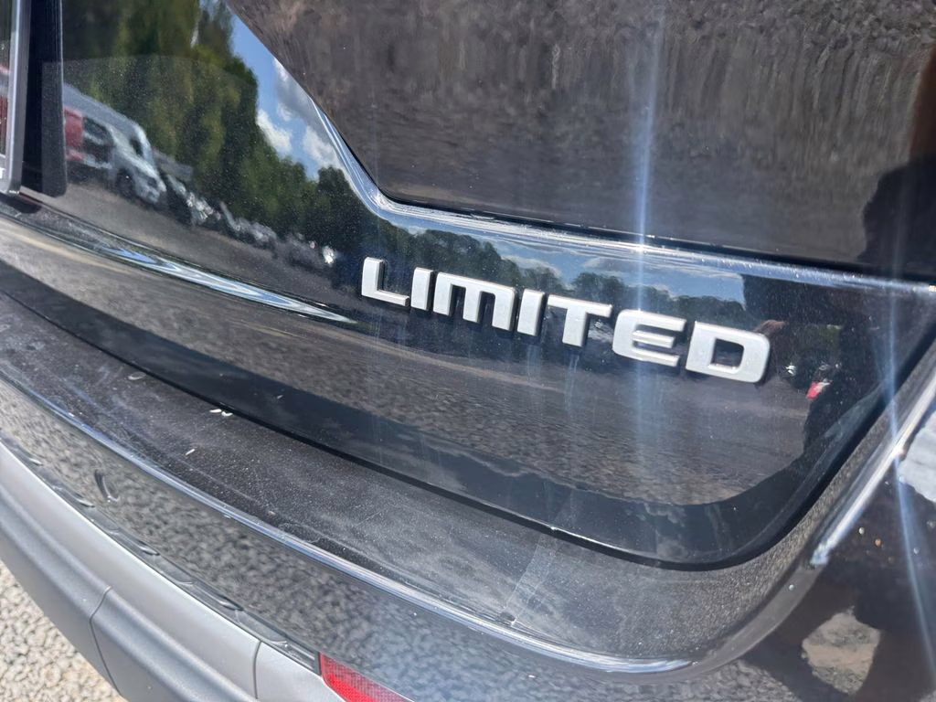 2026 Diamond Black Crystal Pearlcoat Jeep Grand Cherokee Limited 4X4 SUV