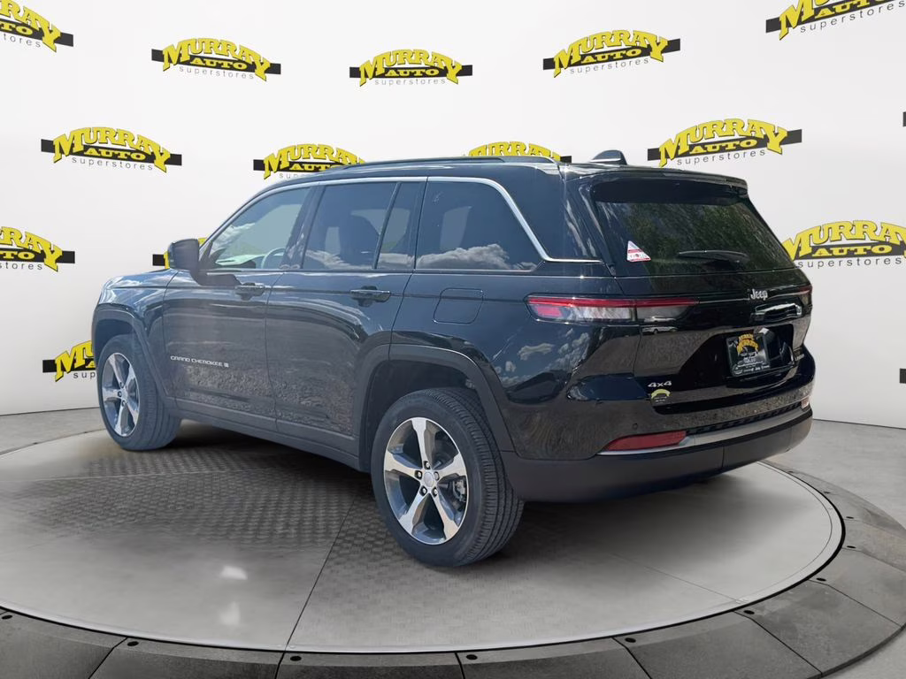 2026 Diamond Black Crystal Pearlcoat Jeep Grand Cherokee Limited 4X4 SUV
