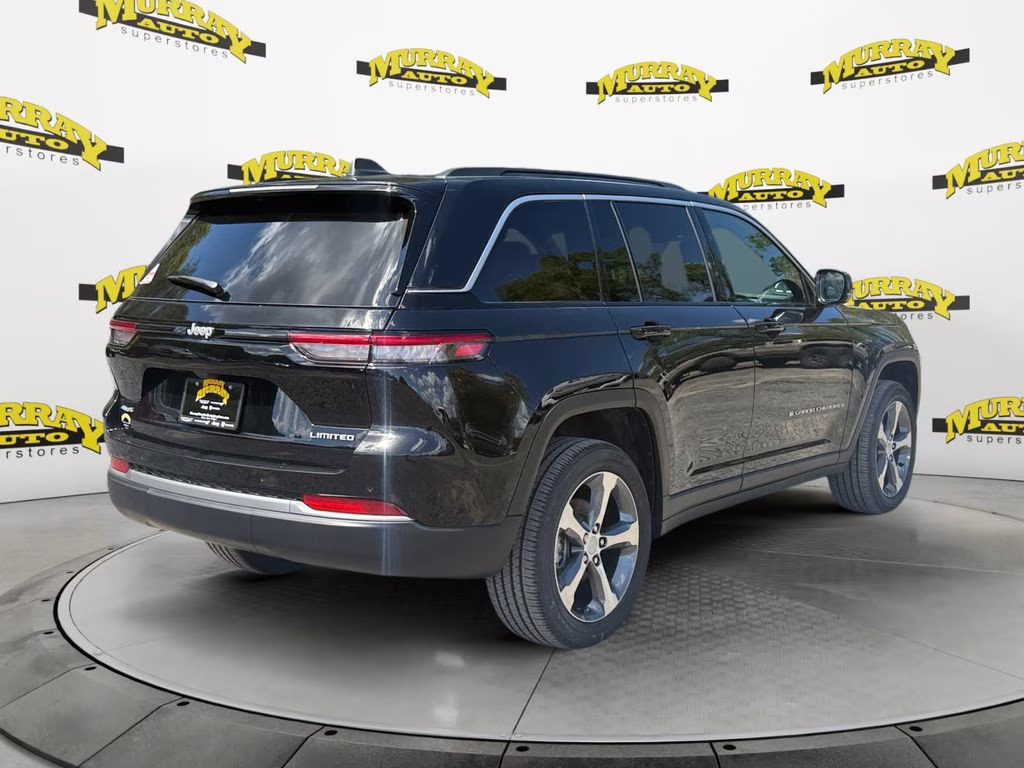 2026 Diamond Black Crystal Pearlcoat Jeep Grand Cherokee Limited 4X4 SUV