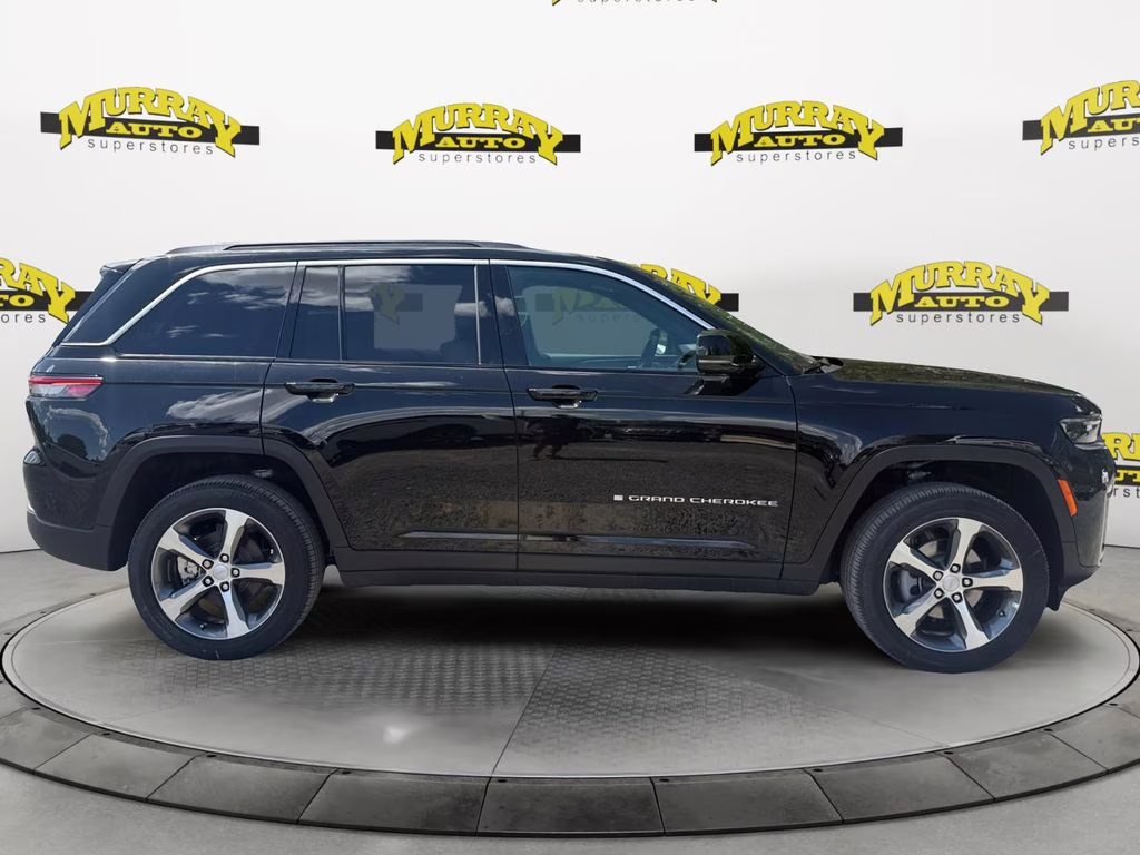 2026 Diamond Black Crystal Pearlcoat Jeep Grand Cherokee Limited 4X4 SUV