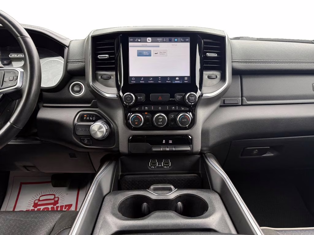 2024 Diamond Black Crystal Pearlcoat Ram 1500 Laramie RWD Truck