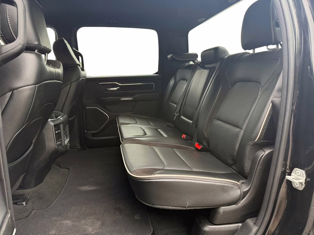 2024 Diamond Black Crystal Pearlcoat Ram 1500 Laramie RWD Truck