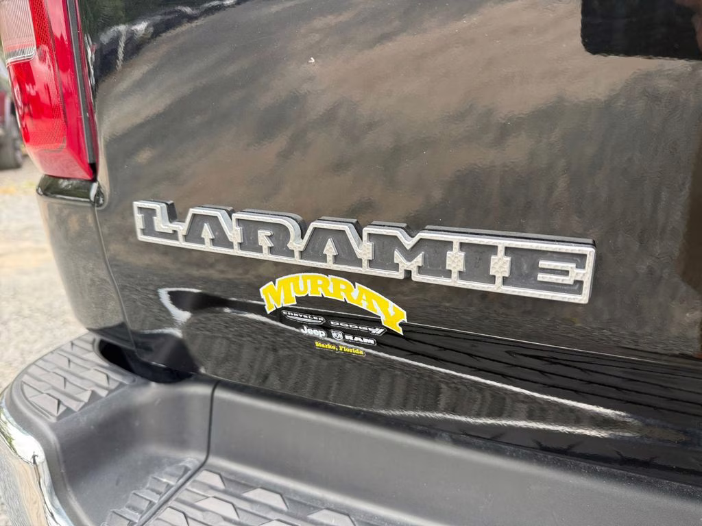 2024 Diamond Black Crystal Pearlcoat Ram 1500 Laramie RWD Truck