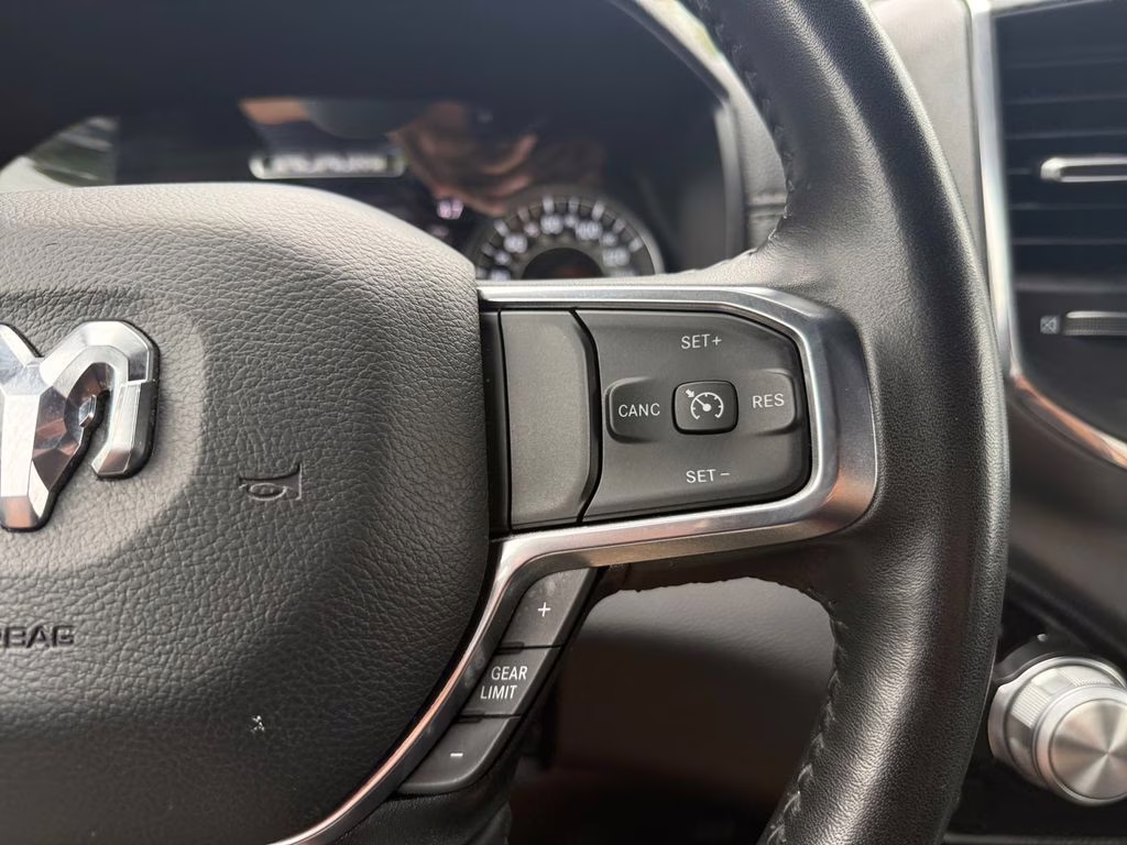 2024 Diamond Black Crystal Pearlcoat Ram 1500 Laramie RWD Truck