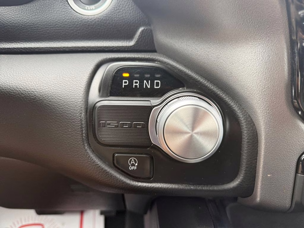 2024 Diamond Black Crystal Pearlcoat Ram 1500 Laramie RWD Truck