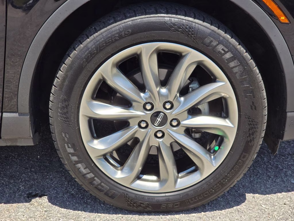 2022 Black Metallic Lincoln Corsair Standard FWD SUV