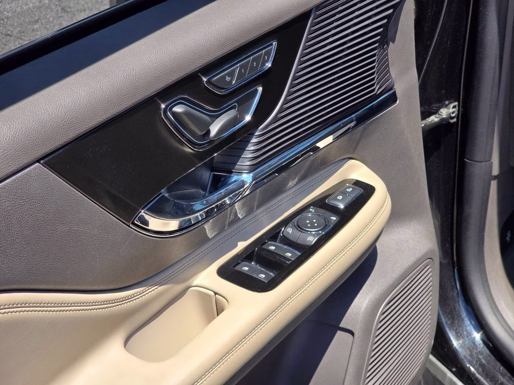 2022 Black Metallic Lincoln Corsair Standard FWD SUV