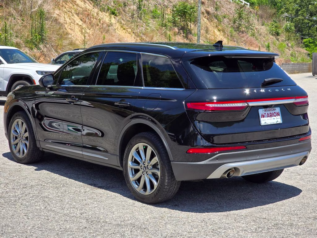 2022 Black Metallic Lincoln Corsair Standard FWD SUV