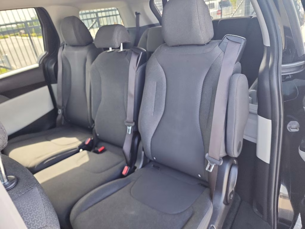 2022 Black Kia Carnival LX FWD Van