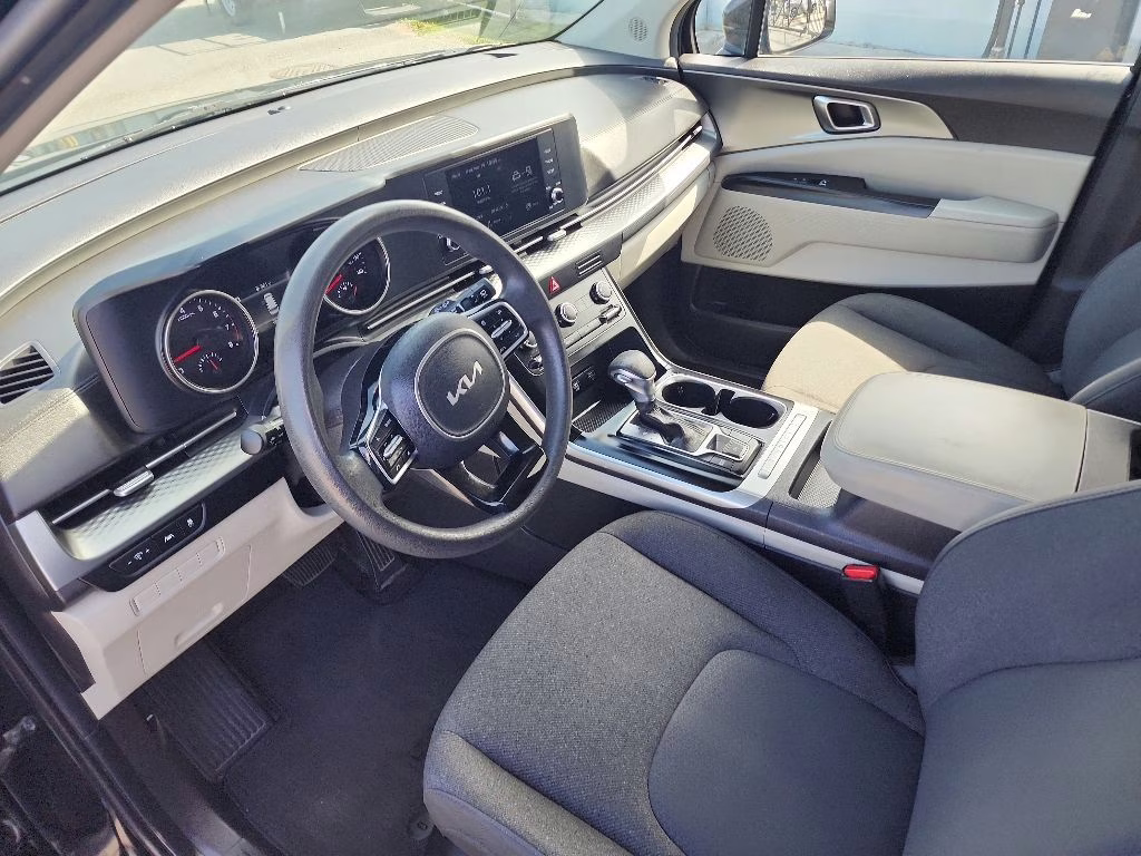 2022 Black Kia Carnival LX FWD Van