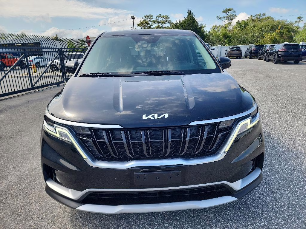 2022 Black Kia Carnival LX FWD Van