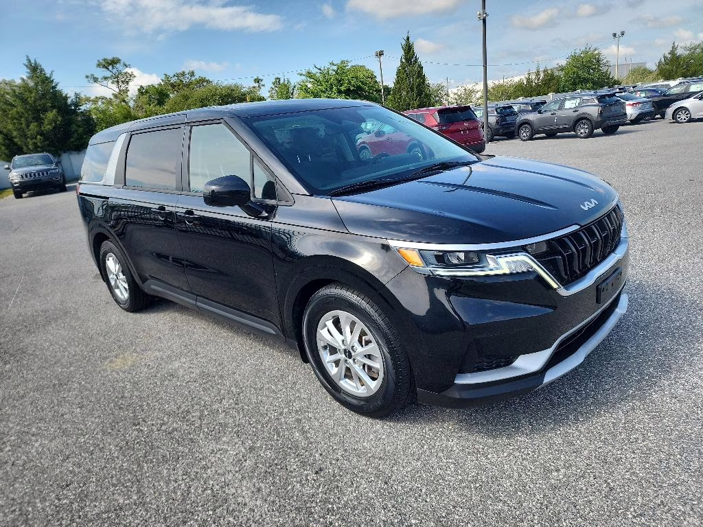 2022 Black Kia Carnival LX FWD Van