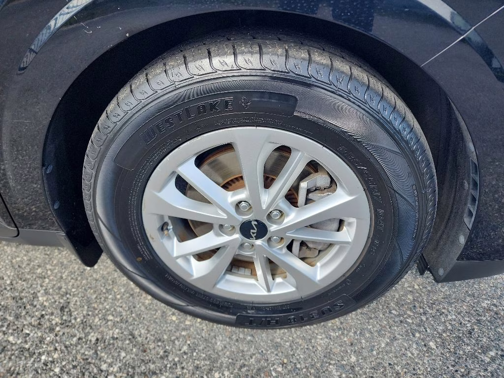 2022 Black Kia Carnival LX FWD Van
