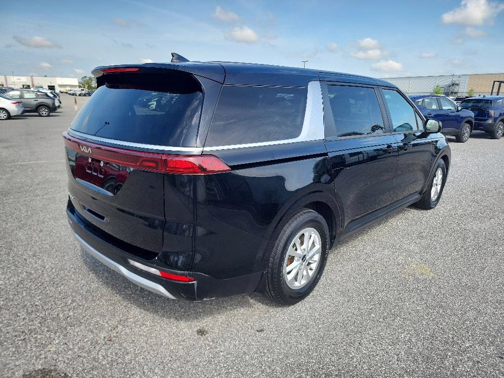 2022 Black Kia Carnival LX FWD Van