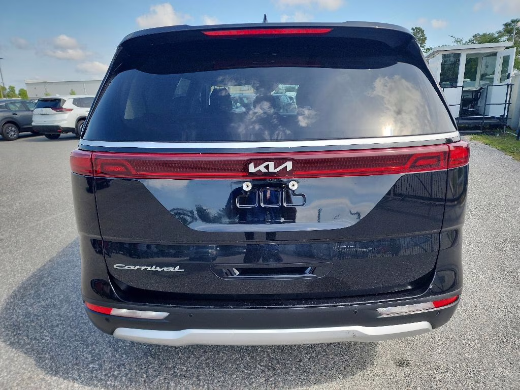2022 Black Kia Carnival LX FWD Van