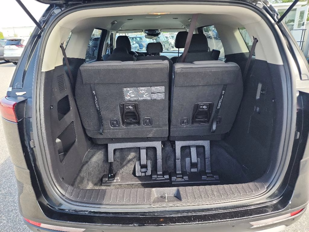 2022 Black Kia Carnival LX FWD Van