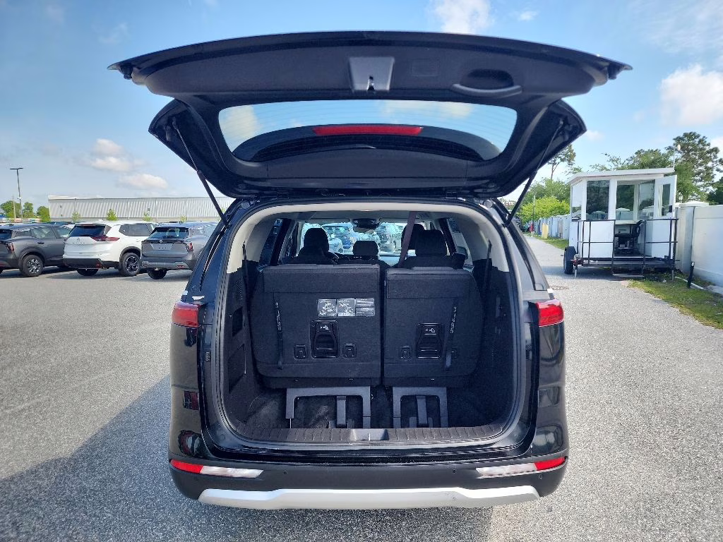 2022 Black Kia Carnival LX FWD Van