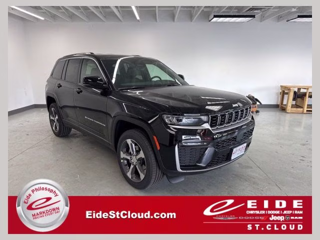 2026 Diamond Black Crystal Pearlcoat Jeep Grand Cherokee Limited 4X4 SUV