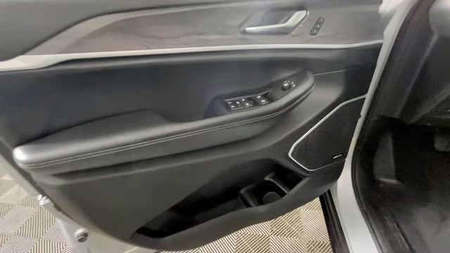 2022 Silver Zynith Jeep Grand Cherokee 4xe 4X4 SUV