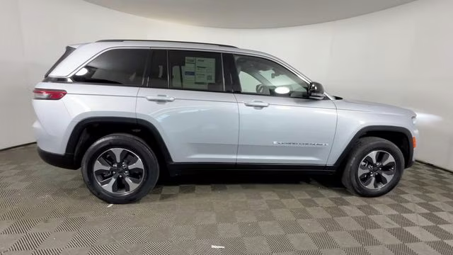 2022 Silver Zynith Jeep Grand Cherokee 4xe 4X4 SUV