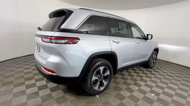 2022 Silver Zynith Jeep Grand Cherokee 4xe 4X4 SUV